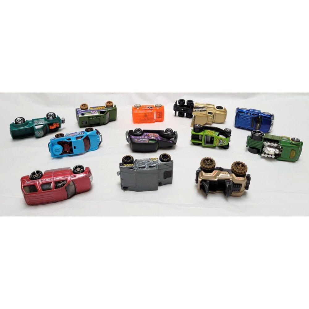 Lot of 12 Diecast Plastic Cars Trucks Hot Wheels Maisto Matchbox - Picture 5 of 6
